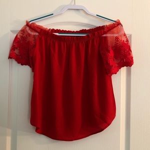 • R E D  L A C E •